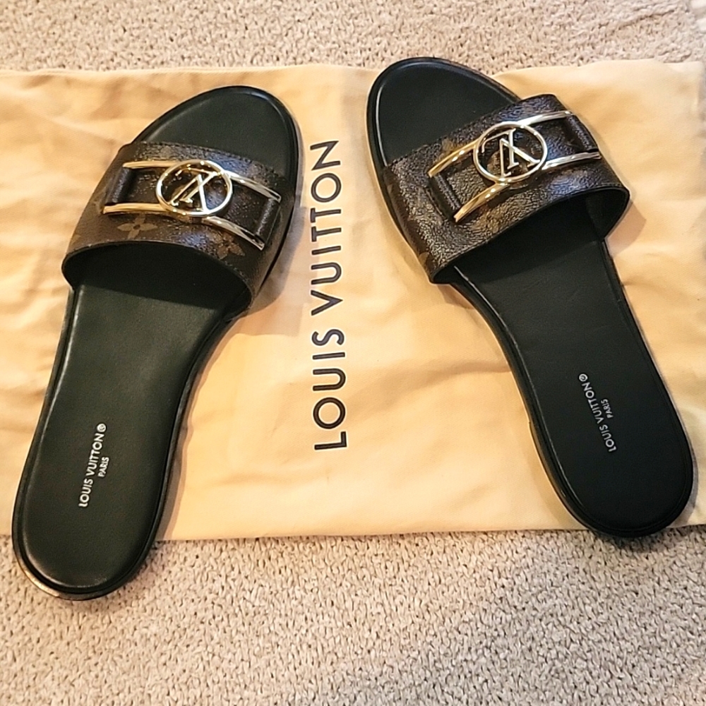 *AUTHENTIC* Louis Vuitton Lock it flat mule sandals